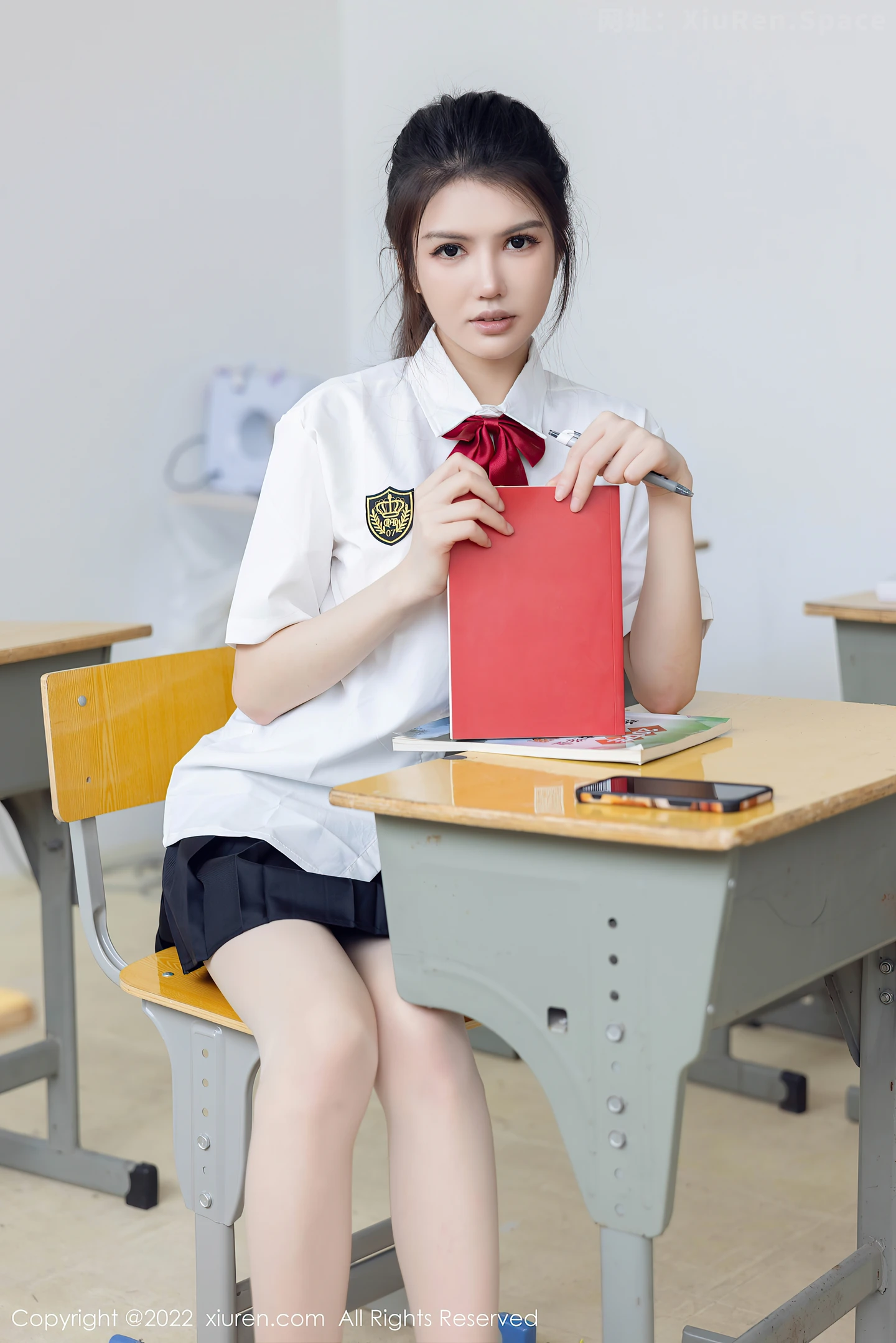 图片[2]-[XiuRen秀人网] VOL.5762 模特媛媛酱belle教室场景性感白T配黑色短裙露蕾丝内衣诱惑写真71P-秀人网官方网站